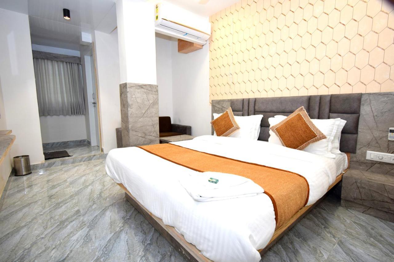 Hotel A1 Vastrapur Ahmedabad Exterior foto
