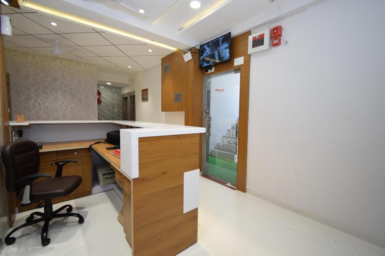 Hotel A1 Vastrapur Ahmedabad Exterior foto