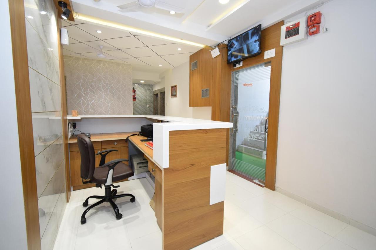 Hotel A1 Vastrapur Ahmedabad Exterior foto