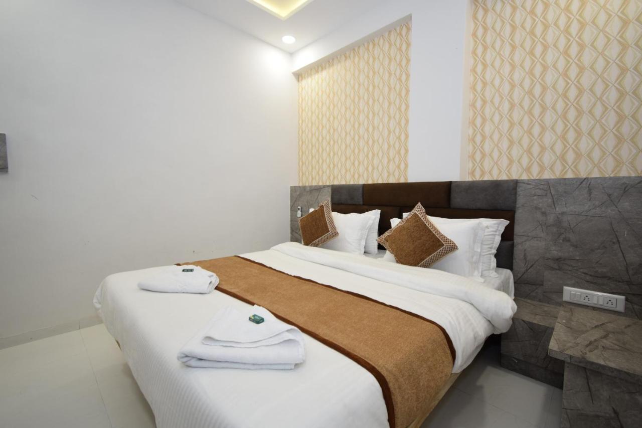 Hotel A1 Vastrapur Ahmedabad Exterior foto