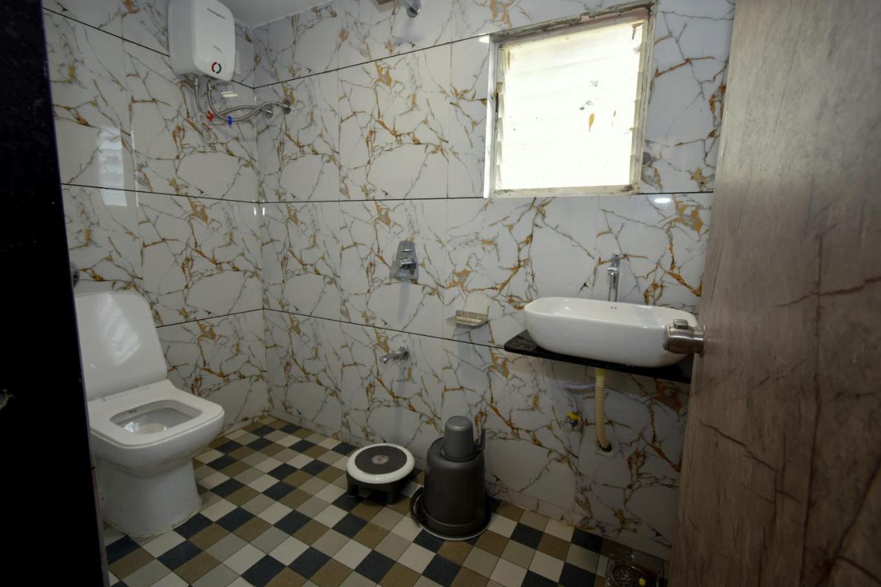 Hotel A1 Vastrapur Ahmedabad Exterior foto