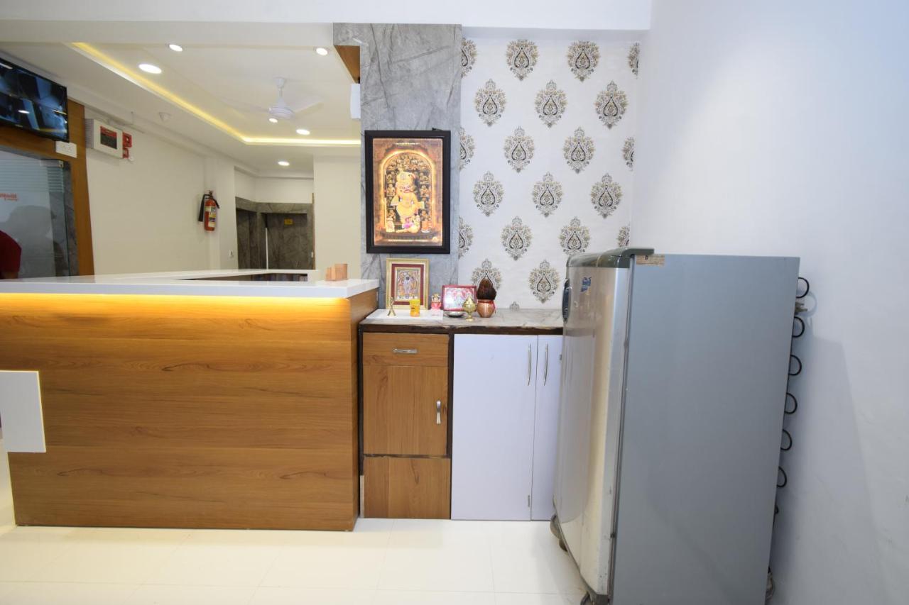 Hotel A1 Vastrapur Ahmedabad Exterior foto